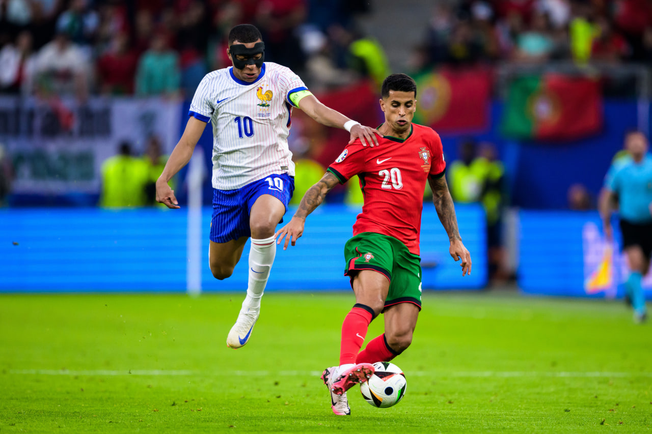 Фрагмент матча Португалия — Франция 