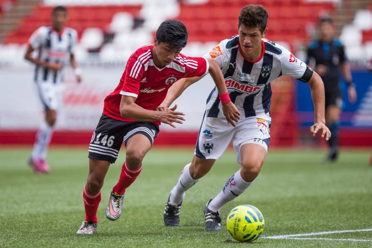 Сесар Монтес (справа)