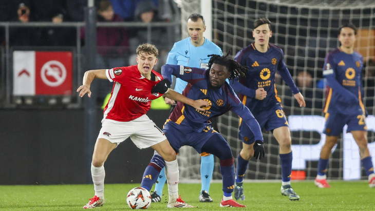 Фрагмент матча «АЗ Алкмар» — «Рома» Фрагмент матча «АЗ Алкмар» — «Рома»