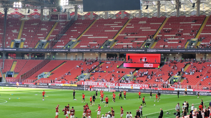 Игроки Химок на разминке