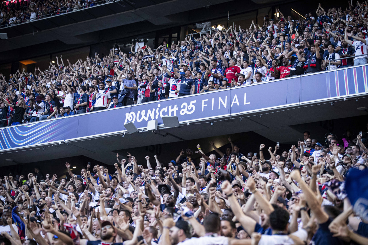 Болельщики ПСЖ уже готовы поддерживать свою команду 