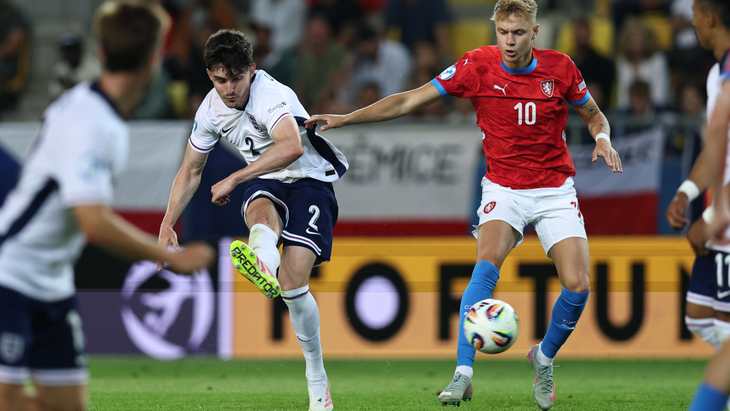 Валентино Ливраменто (в белом)