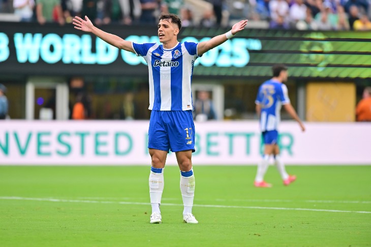 Габри Вейга в матче против «Палмейраса» на Клубном чемпионате мира