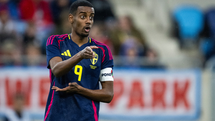 Александер Исак