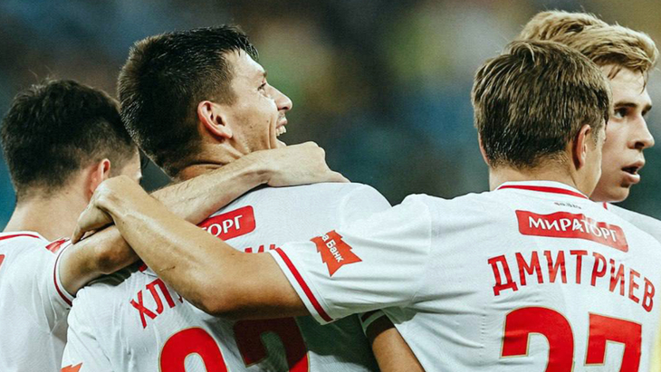 Игроки Спартака празднуют гол
