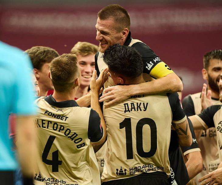 Игроки Рубина празднуют победу