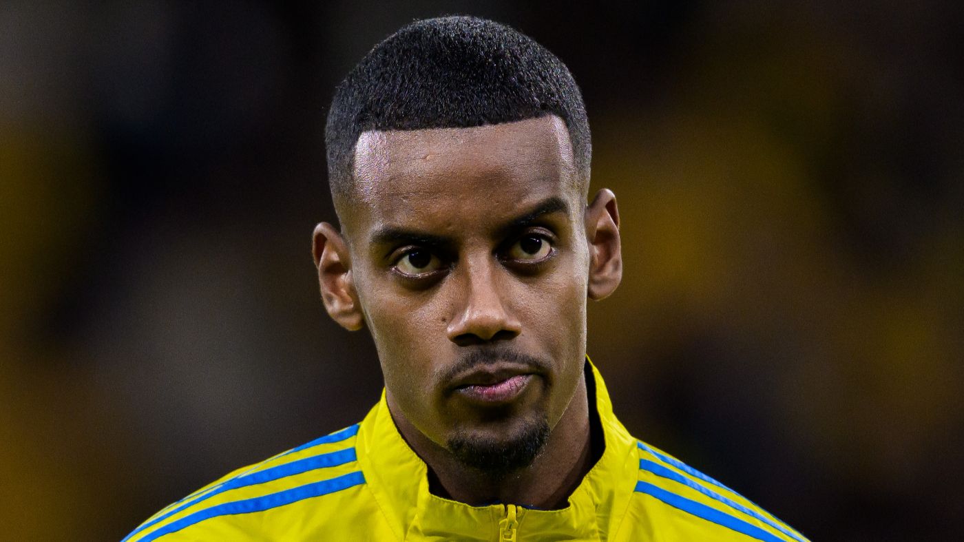 Александр Исак