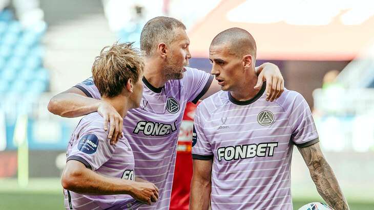 Артём Дзюба с партнёрами по команде Артём Дзюба с партнёрами по команде