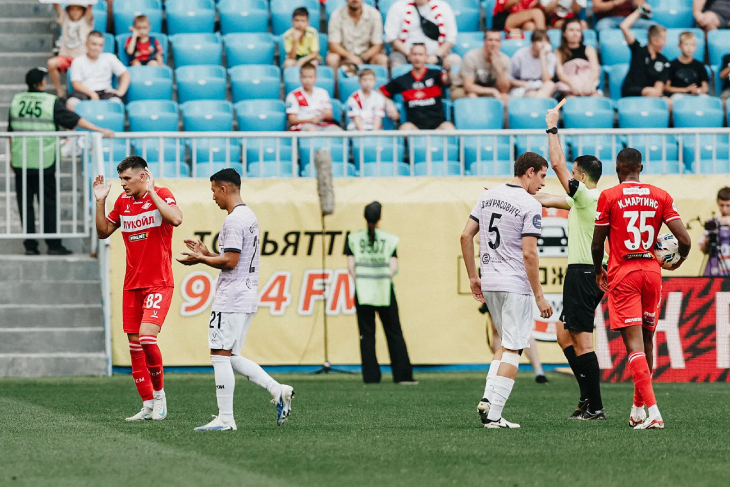 Красная карточка Хлусевичу 