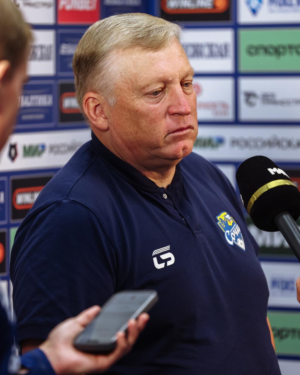 Главный тренер «Сочи» Игорь Осинькин перед матчем