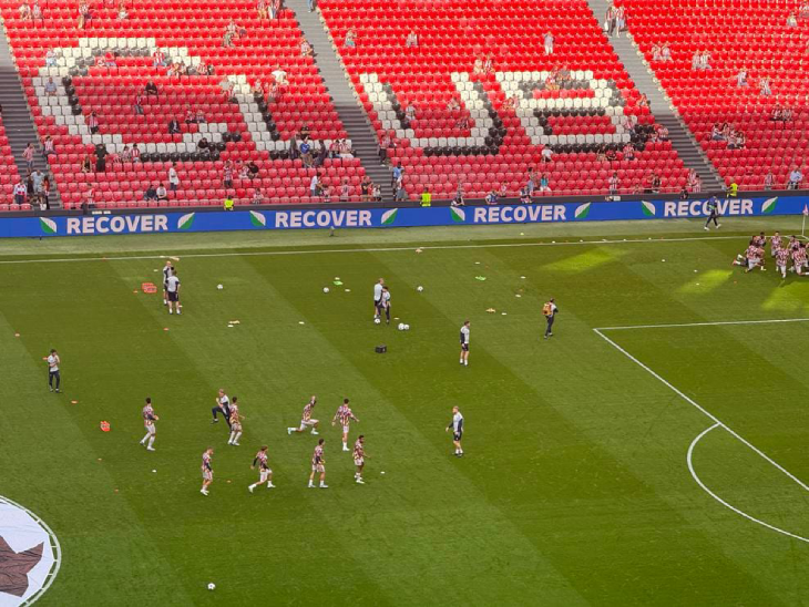 «Арсенал» первым приступил к разминке.