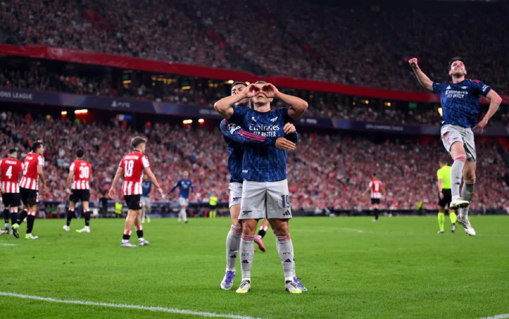 Арсенал-Атлетик. Леандро Троссар празднует гол.