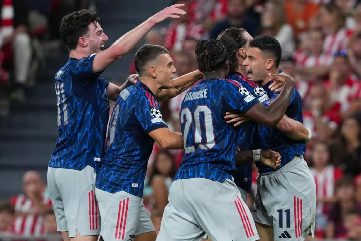 Арсенал-Атлетик. Мартинелли и команда празднуют гол.