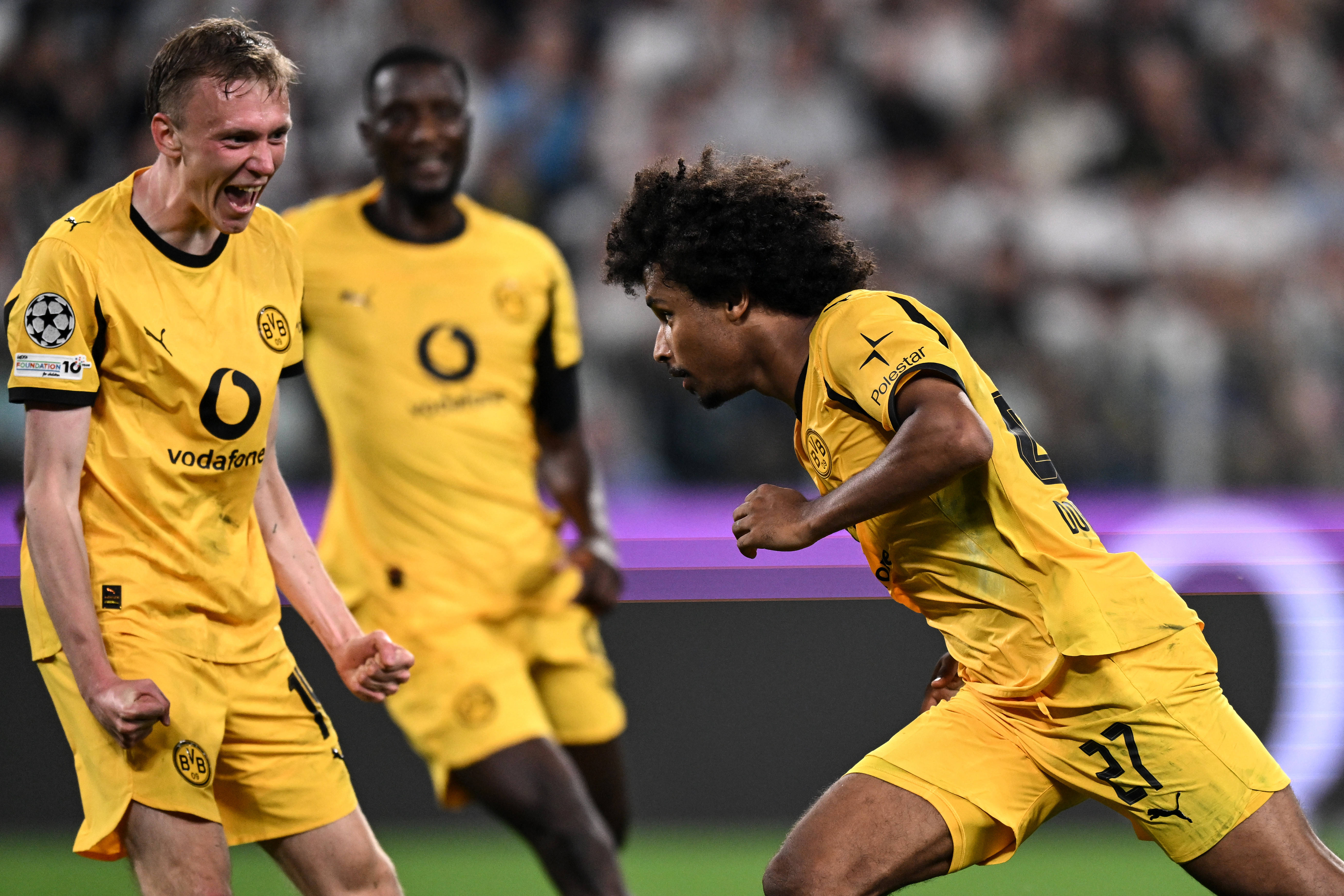 Игроки «Боруссии» празднуют гол