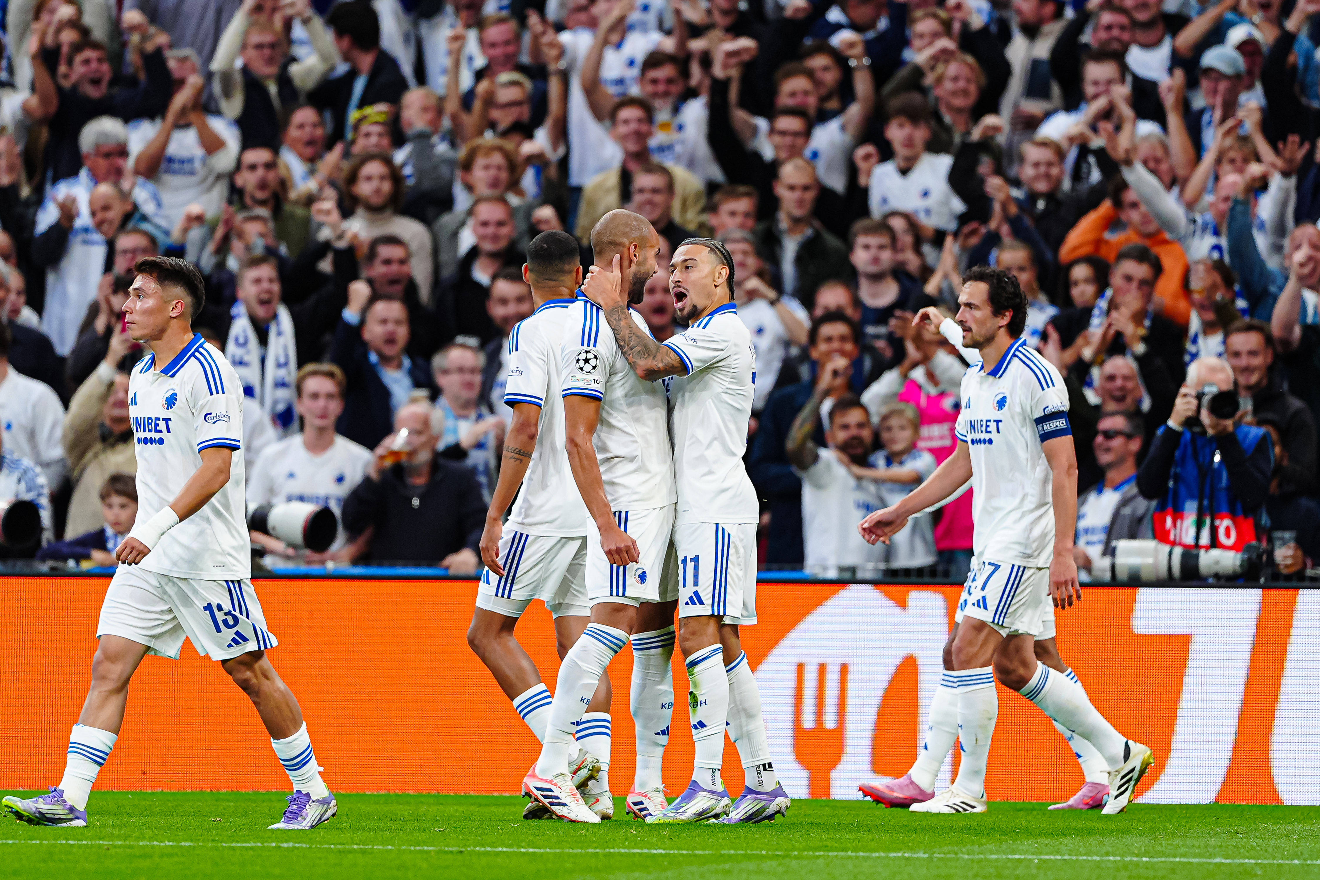 Игроки «Копенгагена» празднуют гол