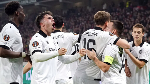 Игроки ПАОКа празднуют гол