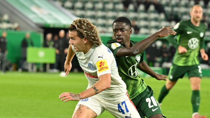 Фрагмент матча «Вольфсбург» — «Хольштайн»