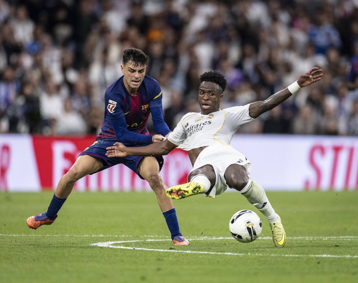 Педри и Винисиус Жуниор