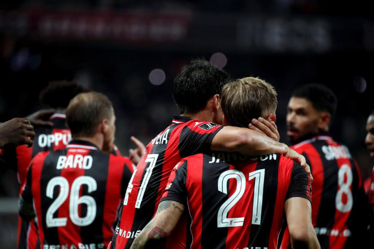 Игроки «Ниццы» празднуют второй гол