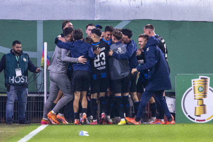 Игроки «Падерборна» после первого забитого мяча