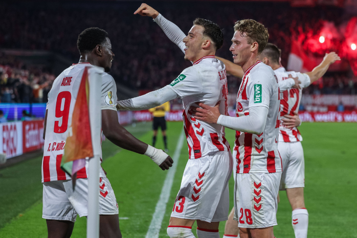 Рагнар Ахе празднует гол