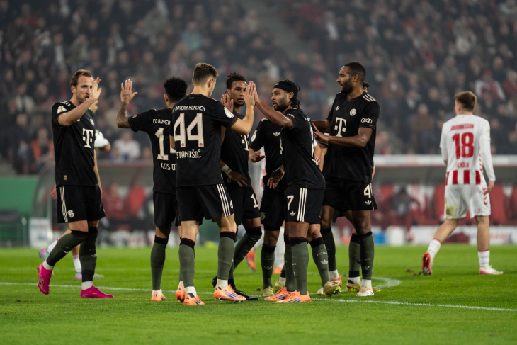 Луис Диас празднует гол