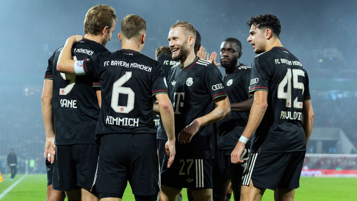 Игроки «Баварии» празднуют гол