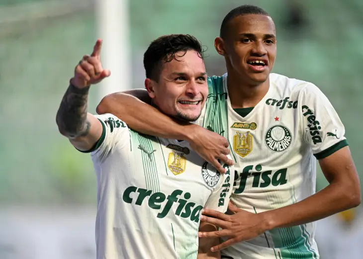 Бывший зенитовец Артур и Джон Джон (справа)