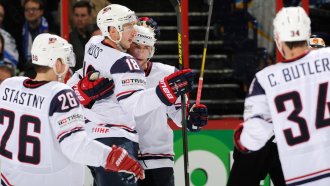 Американцы празднуют первое взятие ворот соперника