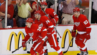 Дамьен Бруннер (крайний слева) ведет партнеров за собой