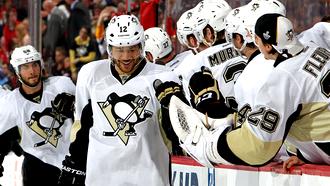 Джером Игинла (на переднем плане)