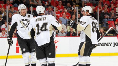 Евгений Малкин (слева) с партнерами