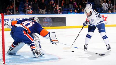 Никита Кучеров переиграл Евгения Набокова в серии буллитов