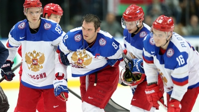 Александр Овечкин (в центре) с партнерами