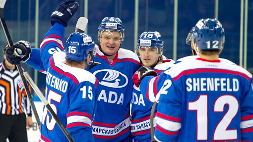 Хоккеисты «Лады»