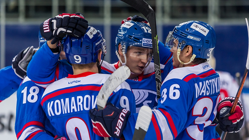 Хоккеисты «Лады»