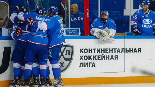 Хоккеисты «Лады»