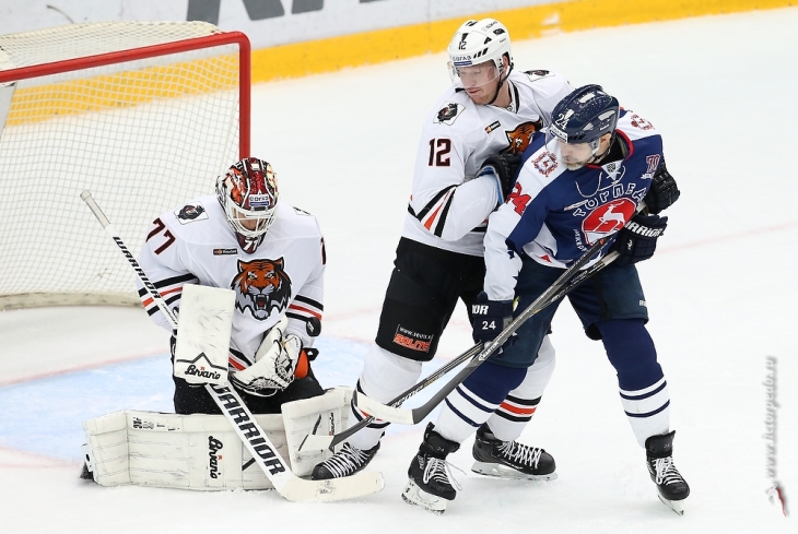 «Амур» победил в гостях