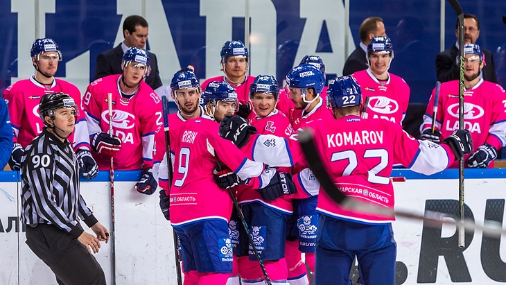 Хоккеисты «Лады»