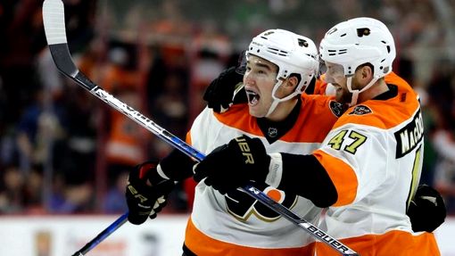 Иван Проворов (слева)