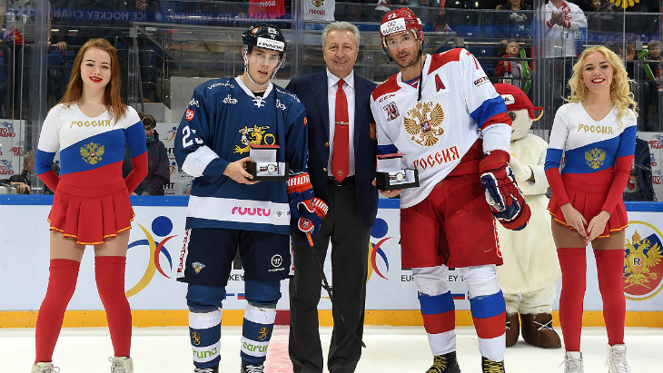 Илья Ковальчук получает награду