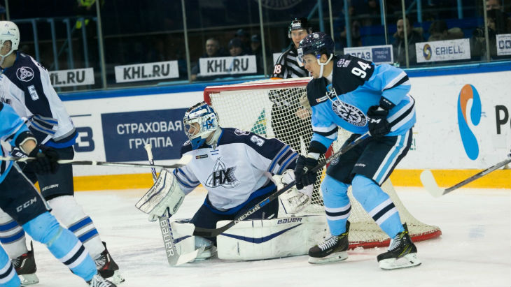 «Нефтехимик» — «Сибирь»