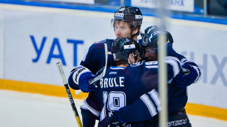 Нижнекамский клуб забросил восемь шайб в ворота казанцев