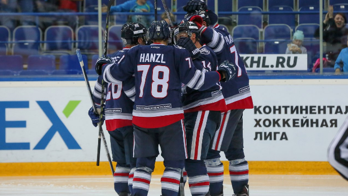 «Нефтехимик» обыграл «Авангард»