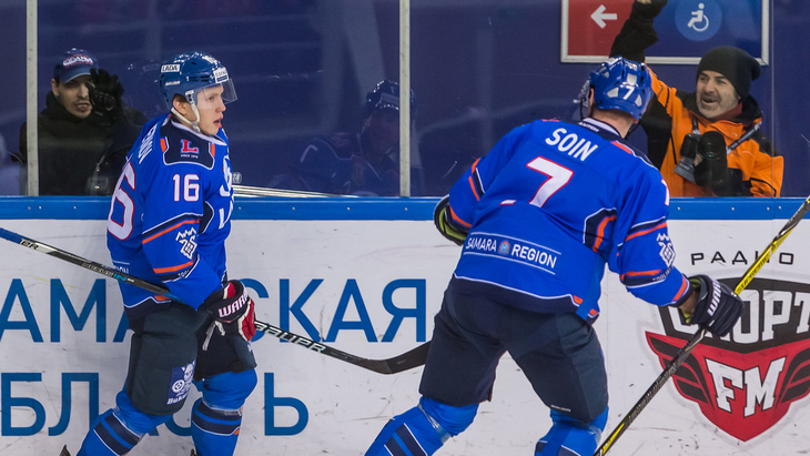 Хоккеисты «Лады»