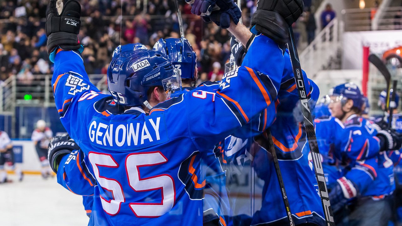 Хоккеисты «Лады»