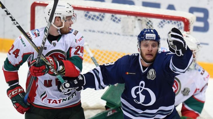 Михаил Варнаков (справа)