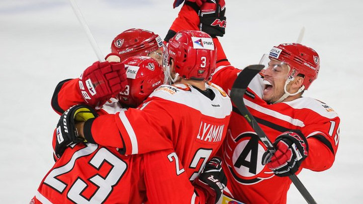 Хоккеисты «Автомобилиста»