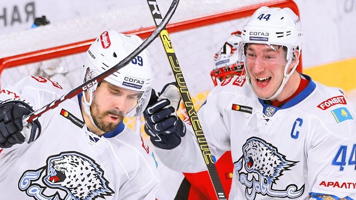 Хоккеисты «Барыса»