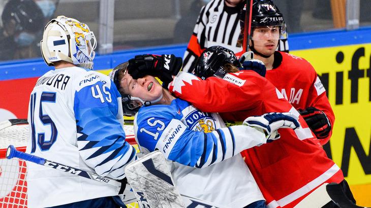 Канадцы продолжают сохранять шансы на выход из группы